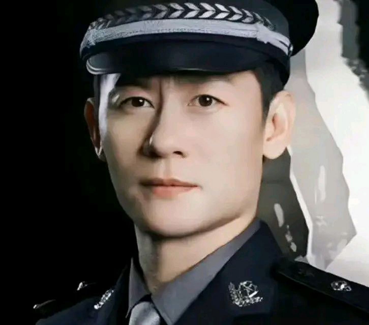 演员,李健,41岁,出生于河北,毕业于北京电影学院 李健从小在部队长大