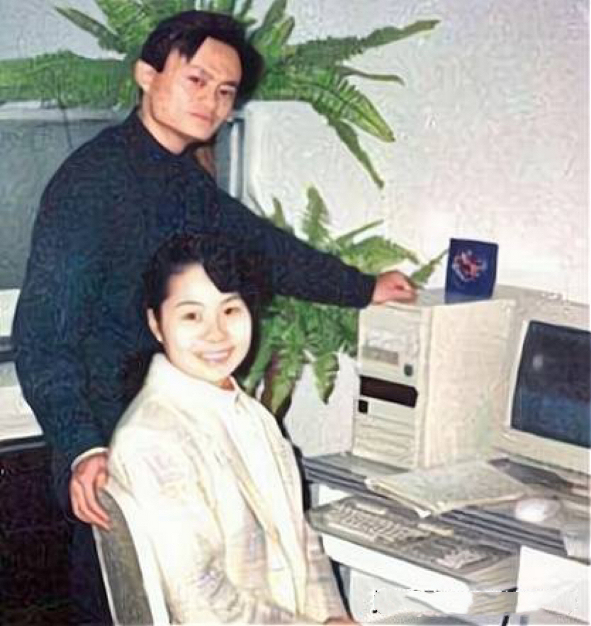 马云儿女颜值差距不小,儿子遗传了母亲的美貌,女儿长相酷似老爸