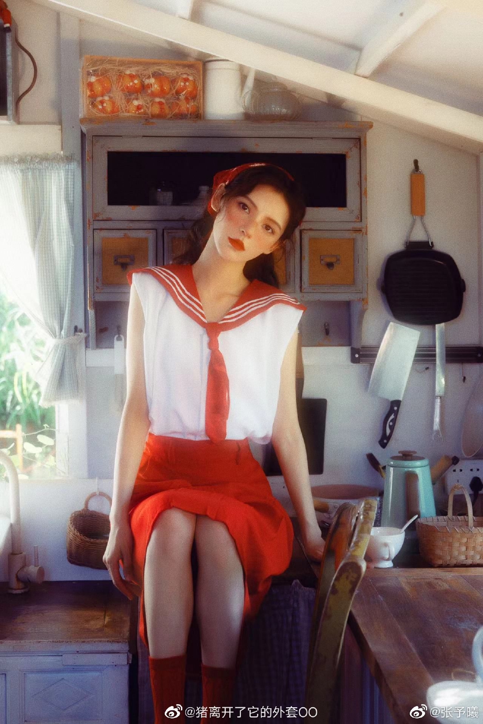 组图：张予曦秋日农场写真大片曝光浓郁雀斑妆变油画美人