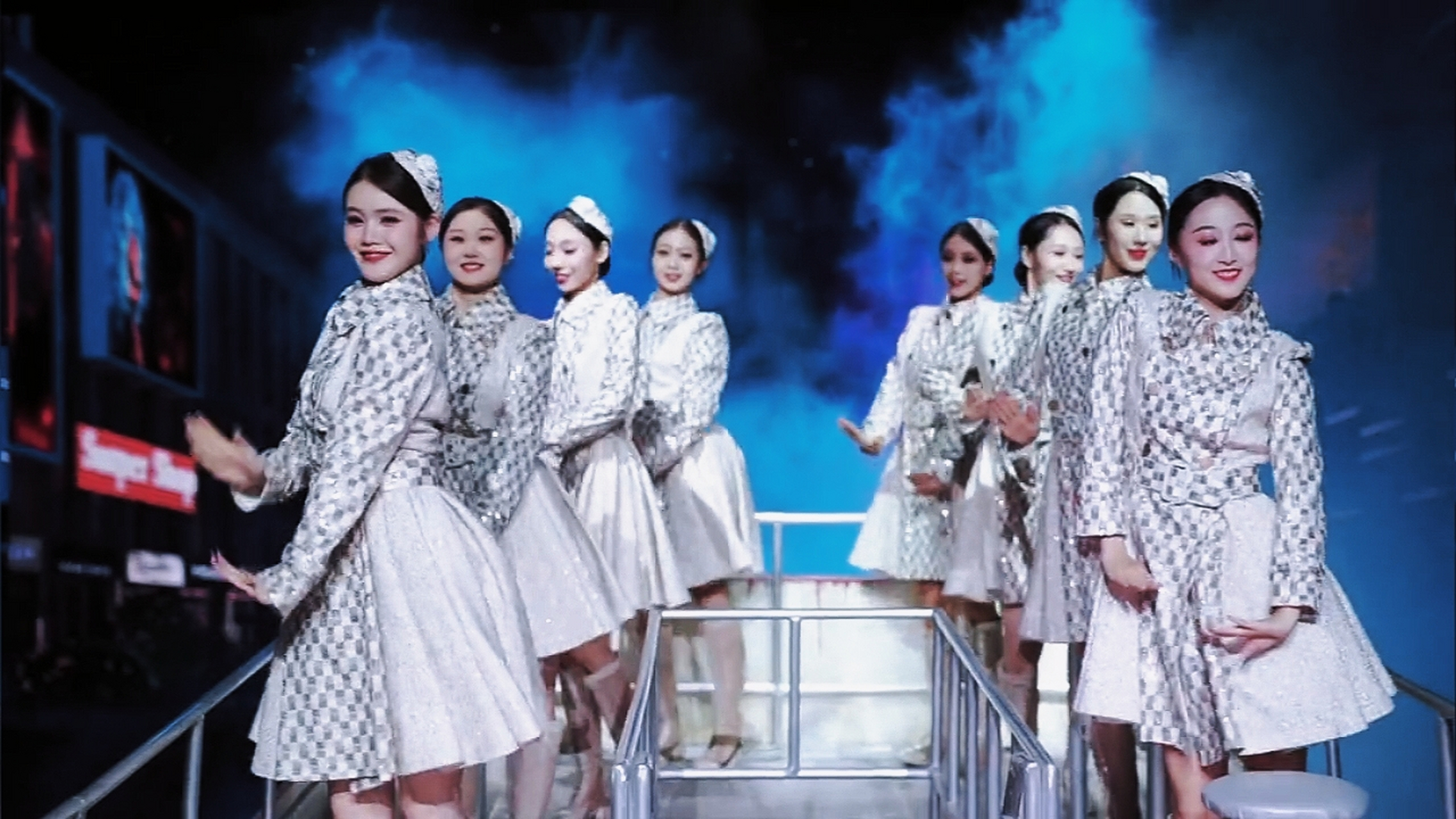 交通:上海千古情景区位干浦东新区世博大道1750号  地铁13号线世博