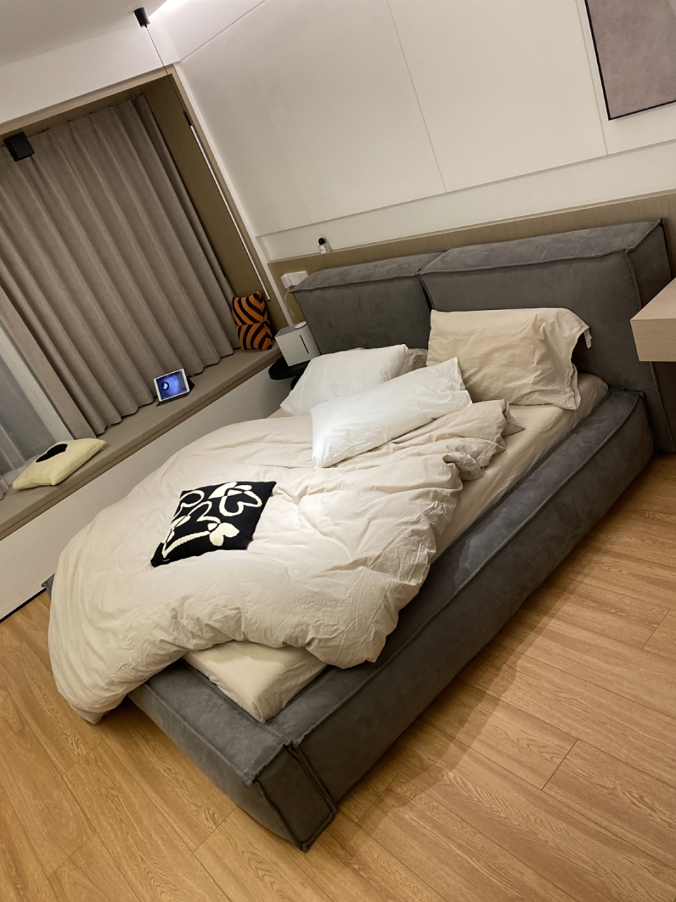 我的极简主卧|豆腐块床真的是好看又好睡谁懂豆腐块床的好 超大无比的