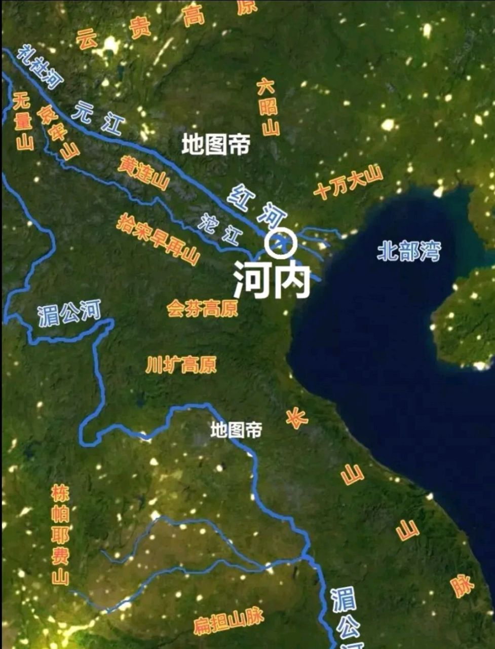 5万平方公里的平原面积.由于红河流经这里,因此也称为红河三角洲.