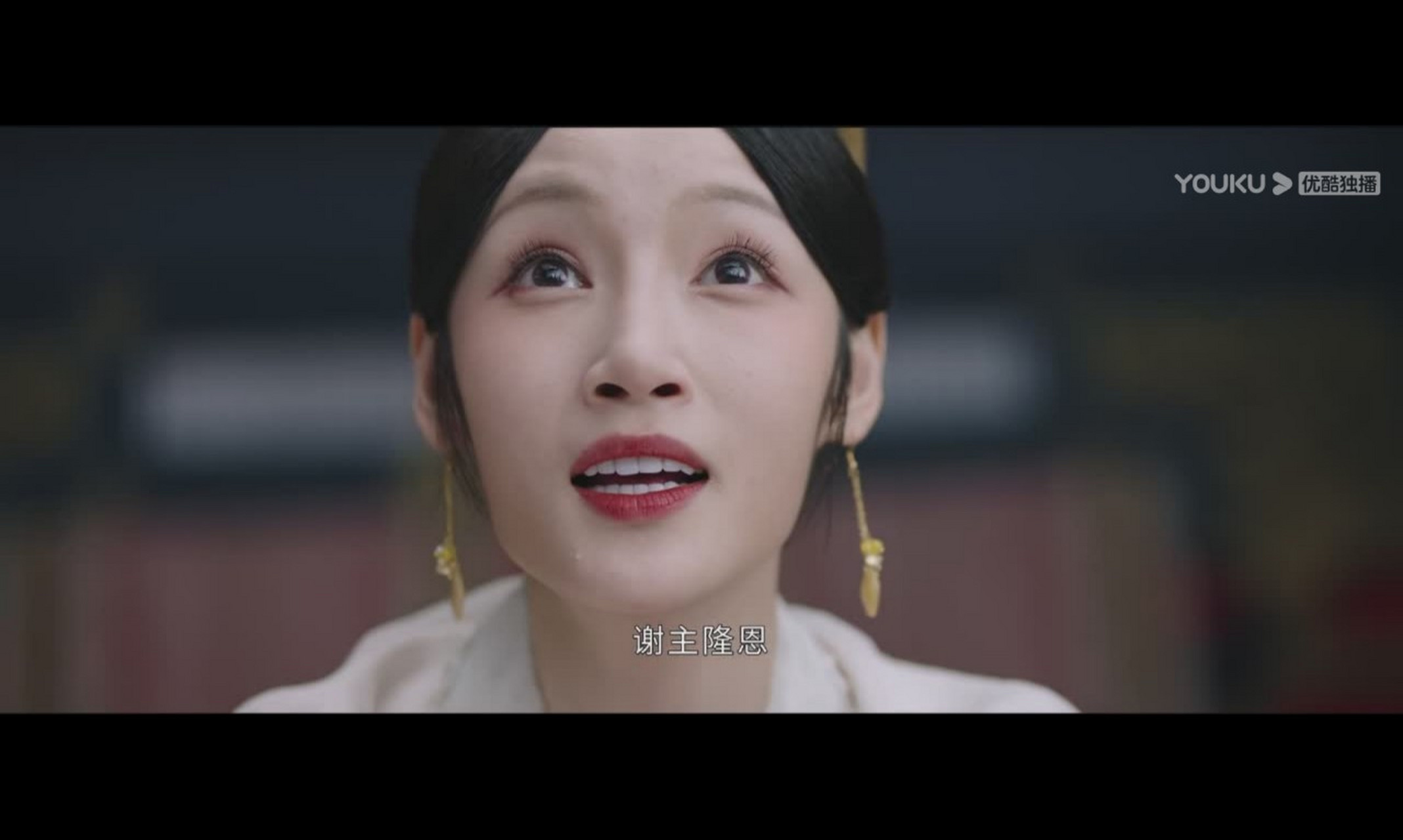 锥子脸帝承恩抬头得意一笑,看得人毛骨悚然.