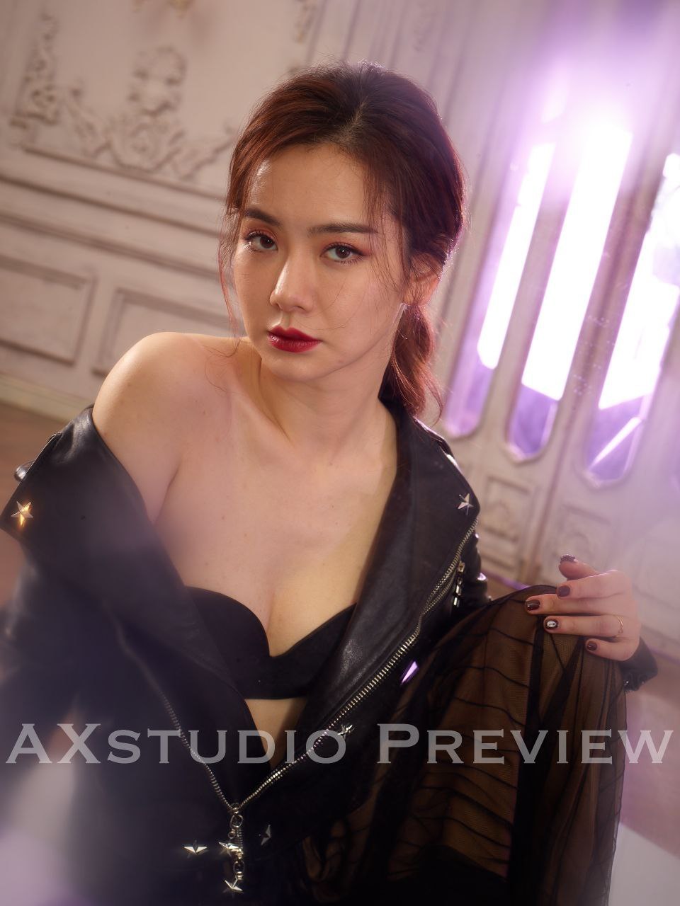 戚薇黑色内衣诱惑力十足,身材还是很好的.