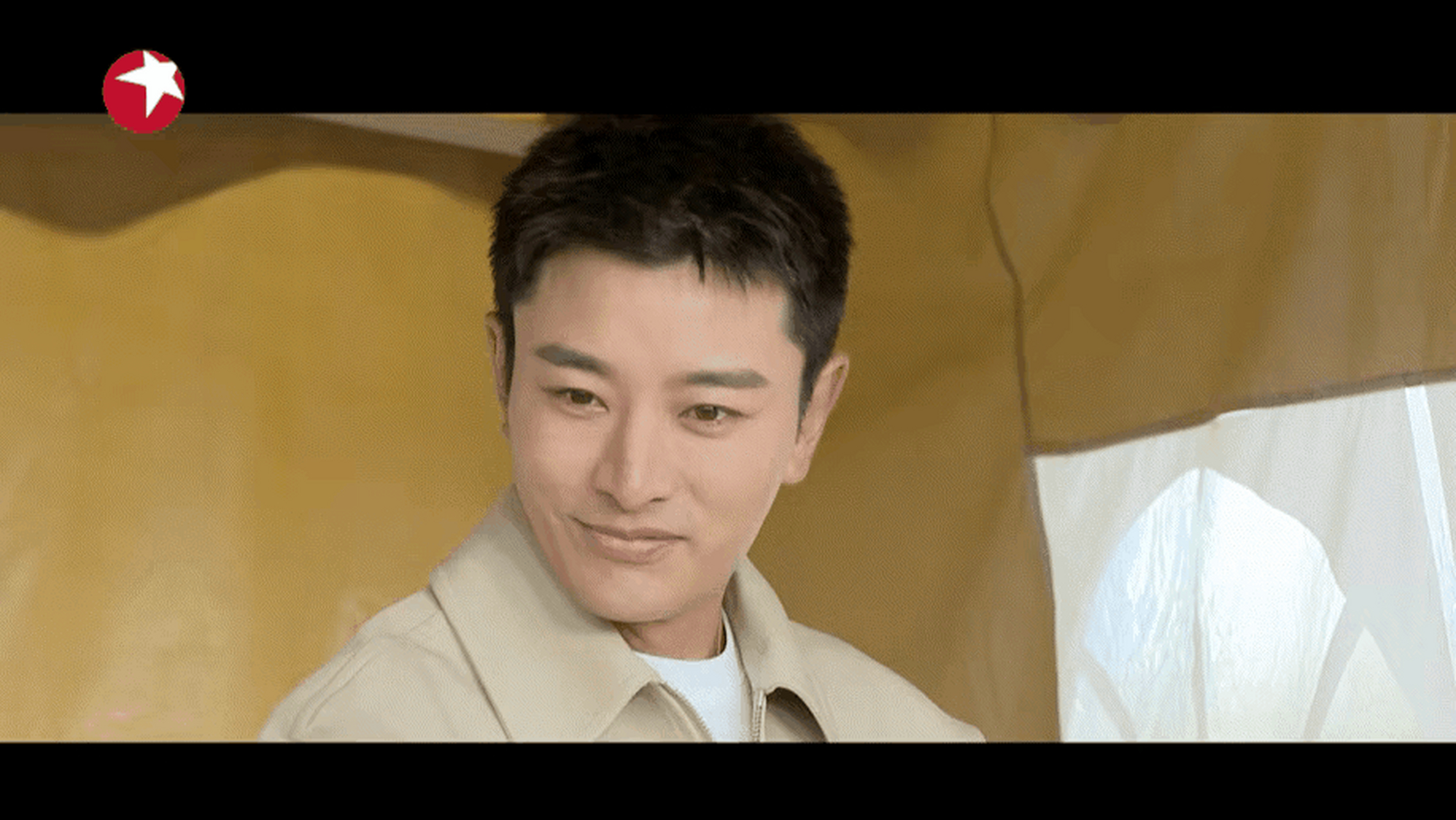 黄晓明 在极限挑战一出场就被贾乃亮 拥抱,贾乃亮在一整期里