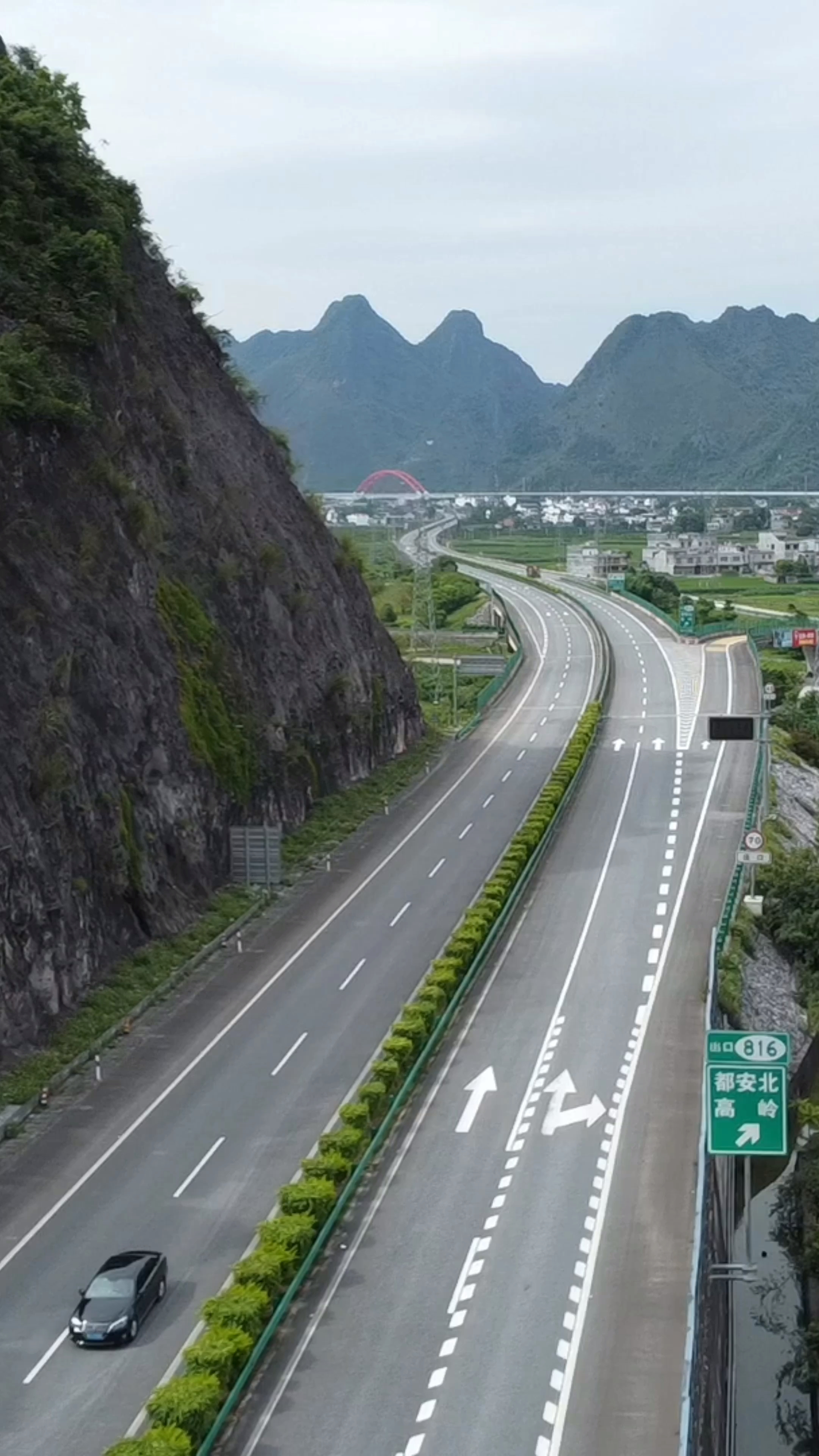 都安有高速公路有高铁,而大化呢?是不是倍感压力?