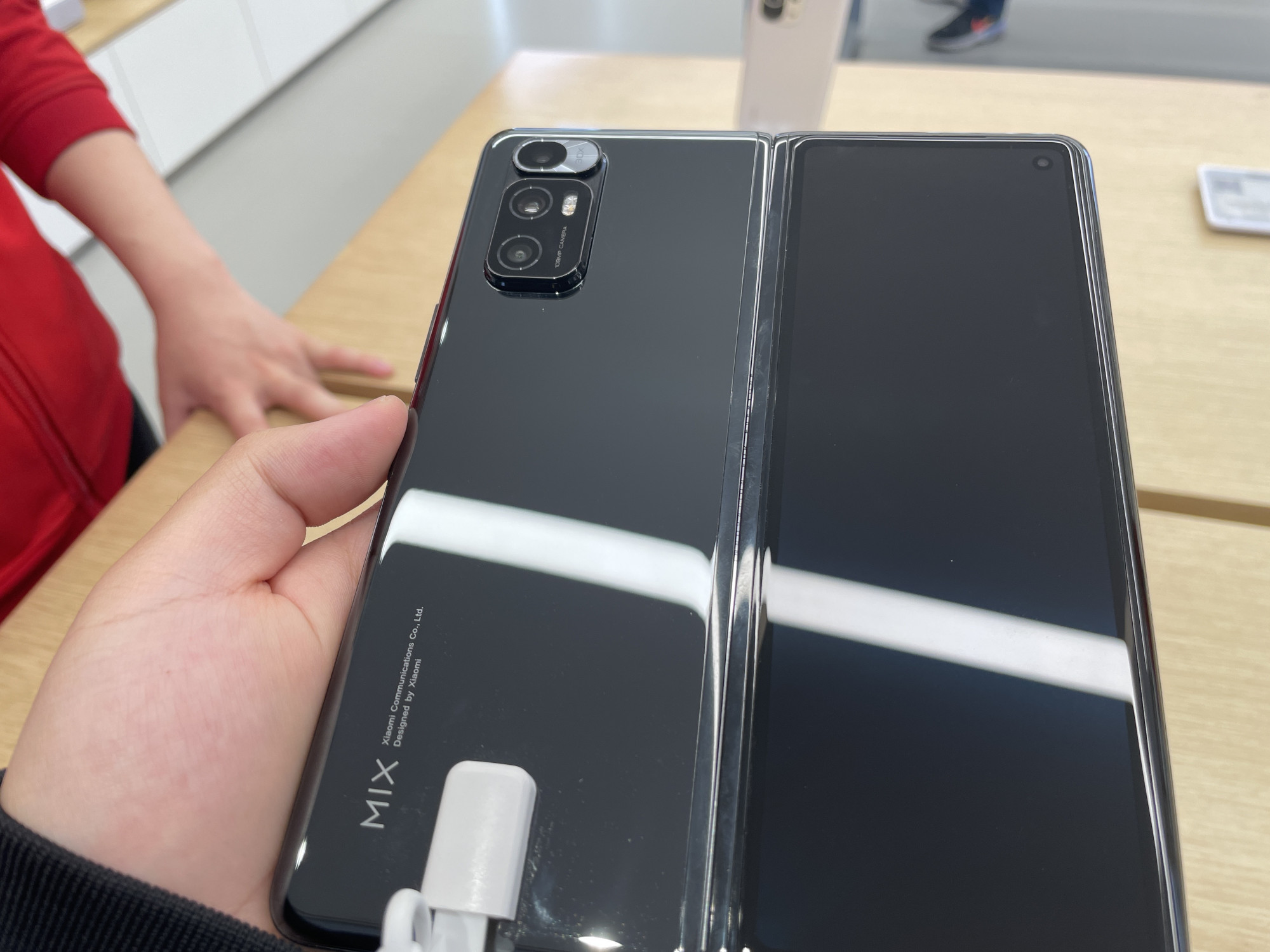 华为matex2和小米mixfold上手体验,均为折叠屏手机,究竟差在哪