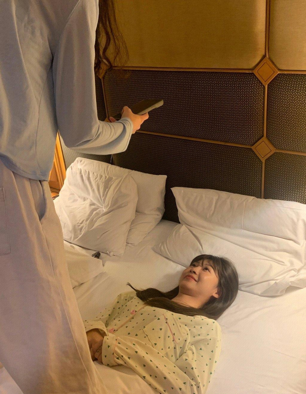 躺着拍的证件照,还真的是头一回见呢