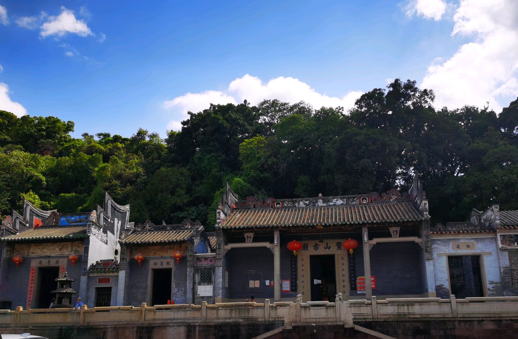古庙排排坐,探访广州番禺鳌山古建筑群