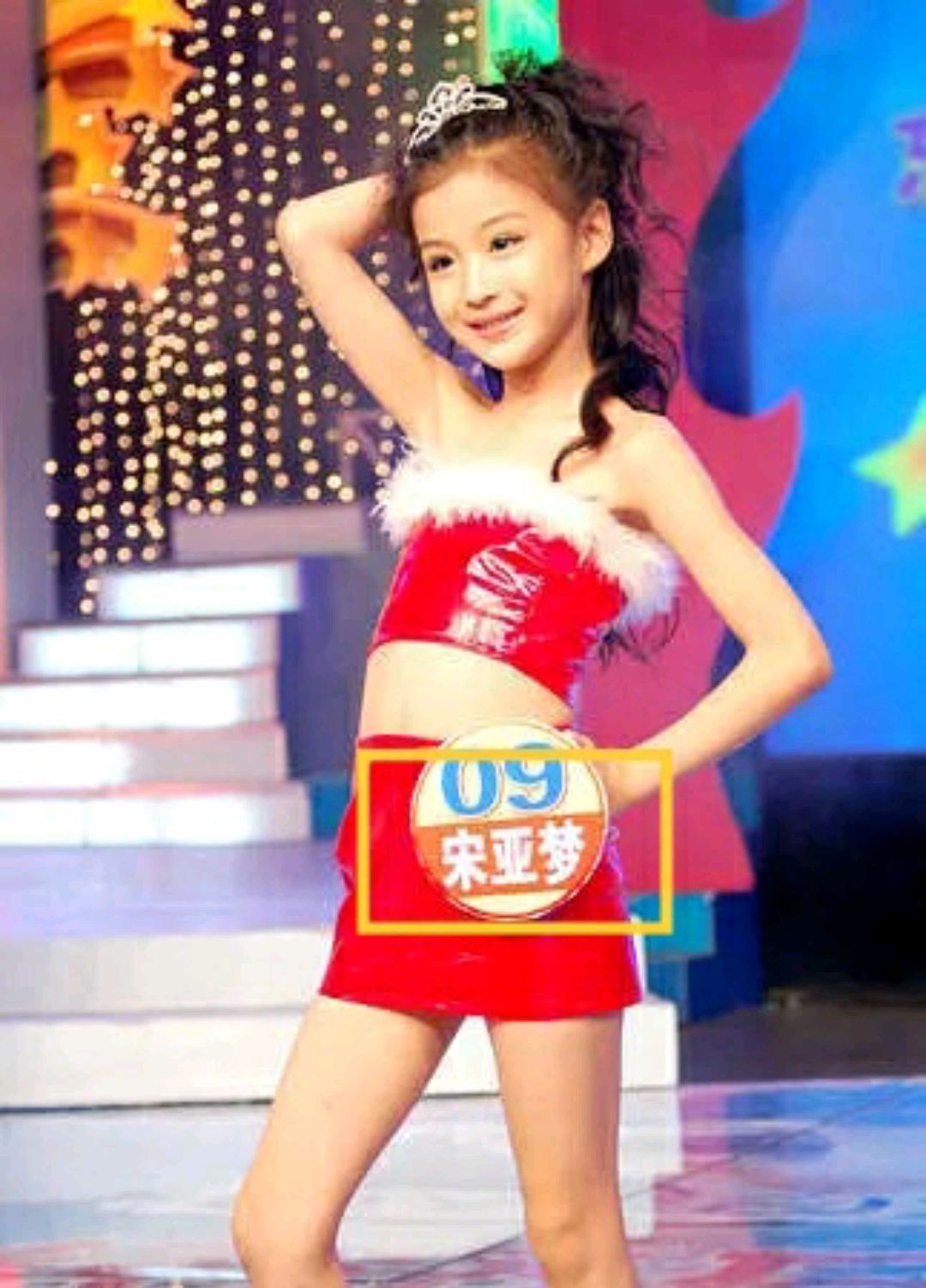 王楚然在剧组发脾气甩大牌,多次翻白眼,儿时参加选美为了红