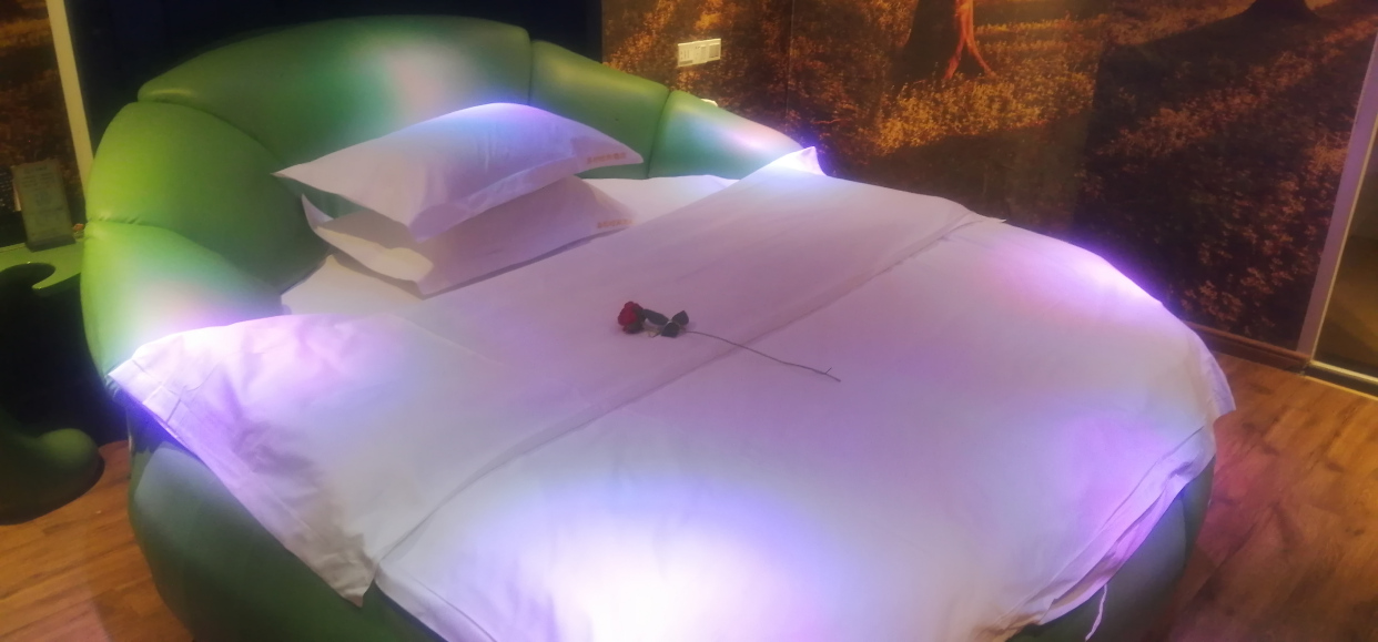 情侣酒店的电动床是一种什么体验?