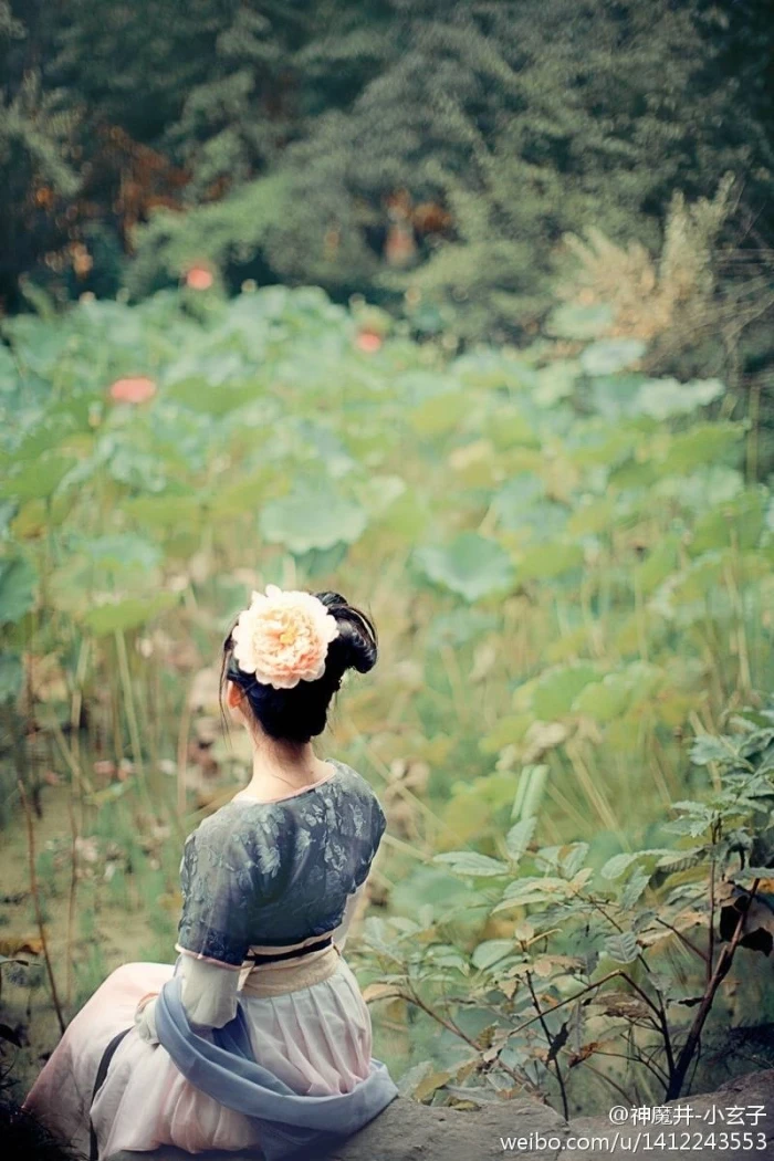 古风女子背影唯美图片