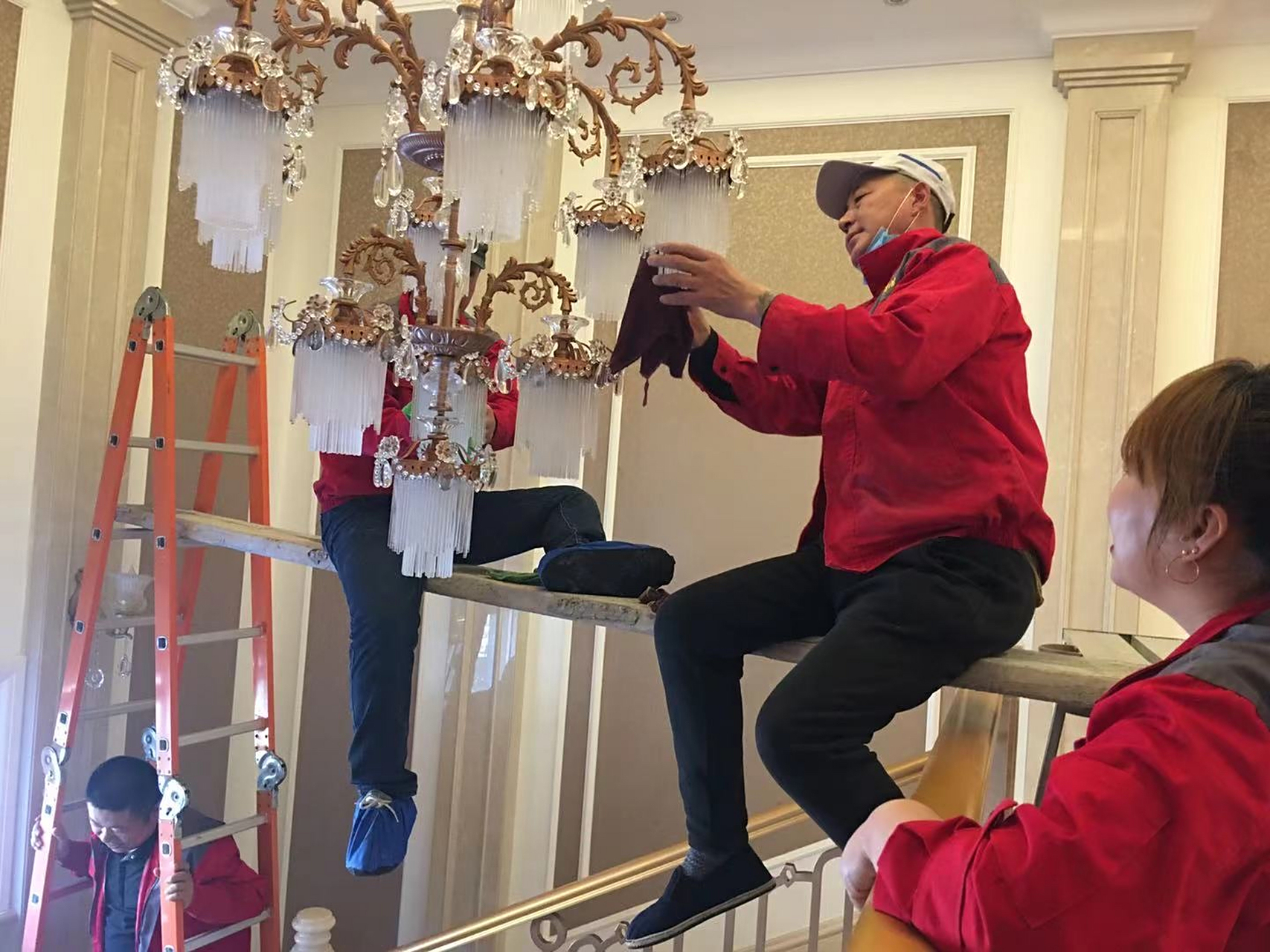 长春清洗灯具公司:天盛清洁