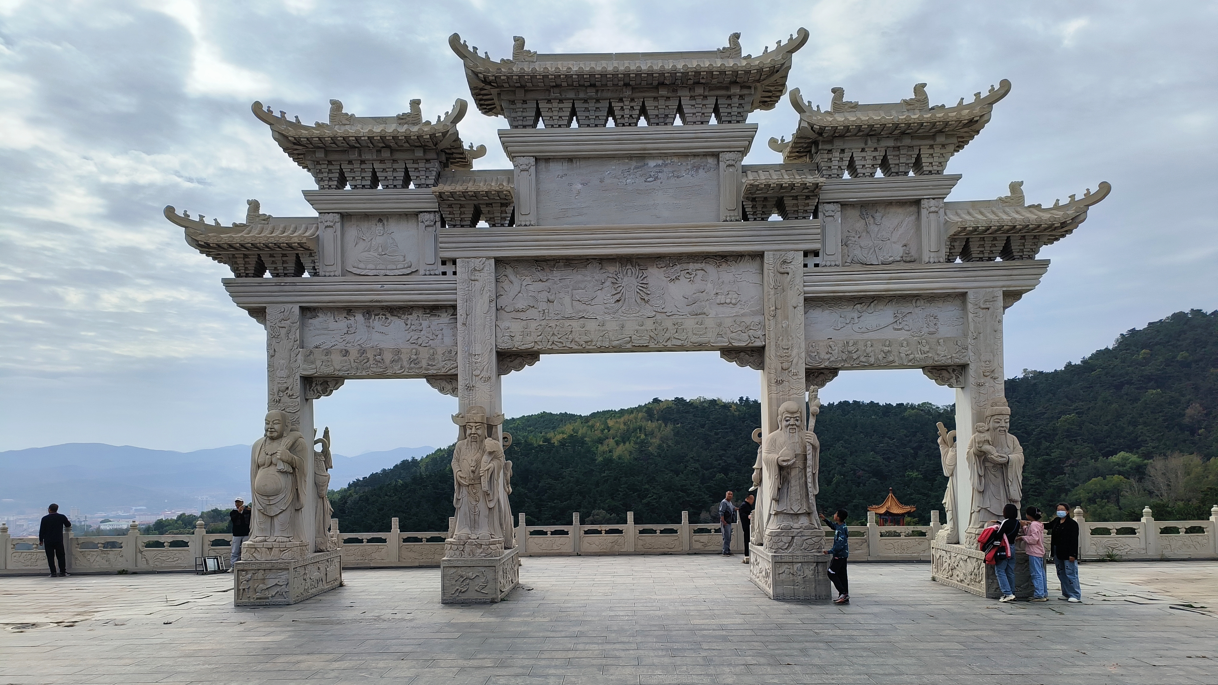 山西和顺佛光寺,普贤金身如金顶,雕栏玉砌似瑶台