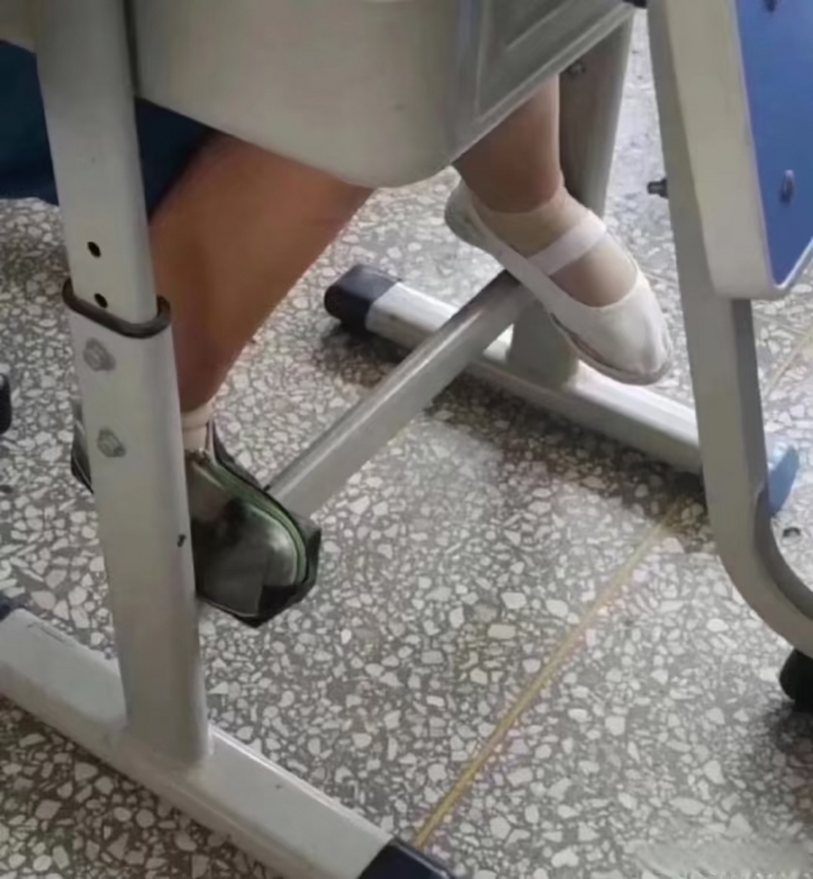 鞋子跑丢了一只 怎么办