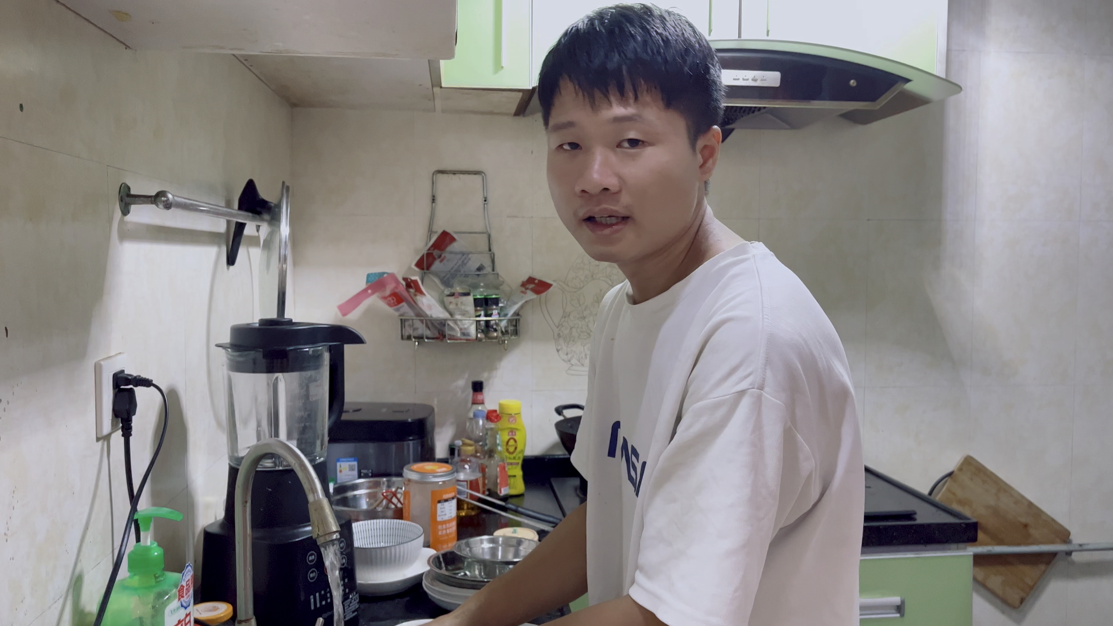 把省下来的钱,做个冬瓜盅火锅给老婆吃,幸福又开心