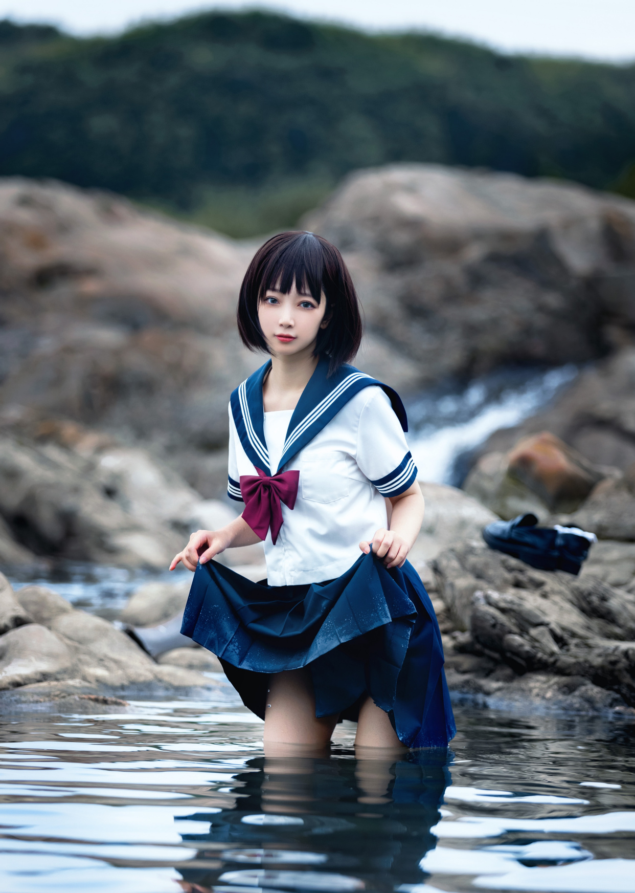 在水中嬉戏的jk女孩,果然青春与水花最配了