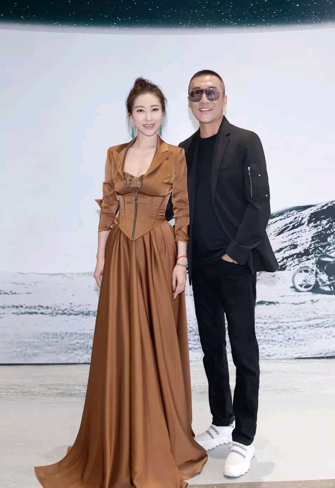 章子怡的嫂子殷旭,三孩辣妈,与小姑子很少互动,各自发展!