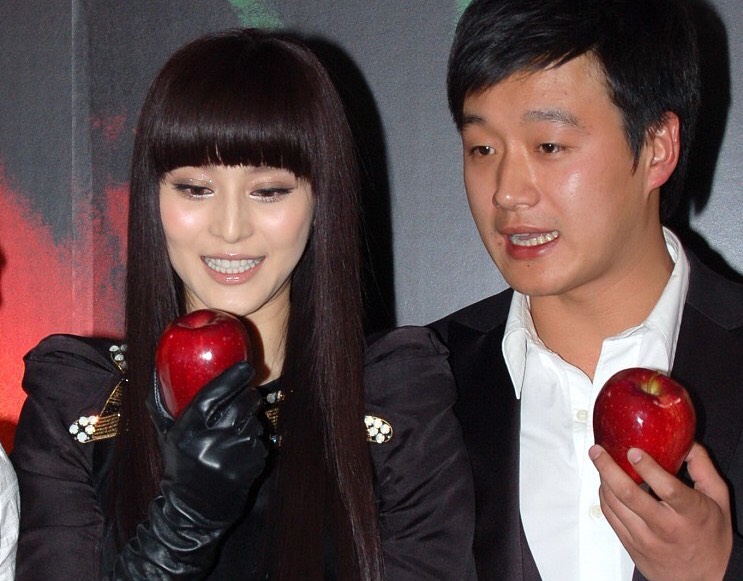 佟大为表示当年拍《苹果》的时候,被范冰冰的敬业精神打动了