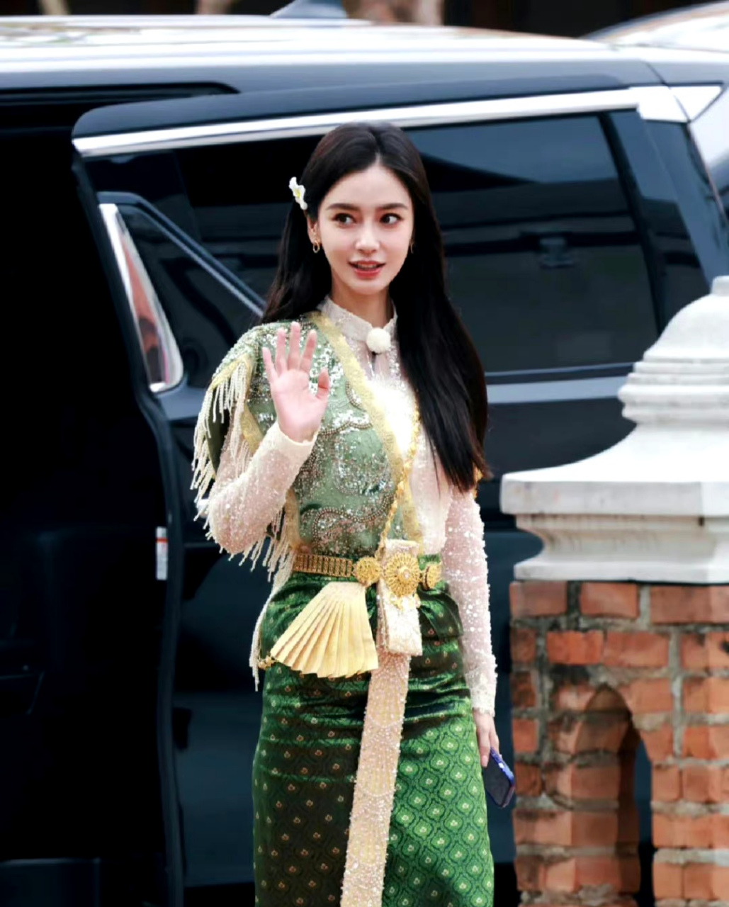 angelababy七年前在西双版纳傣族造型好惊艳,现在七年过去在泰国造型