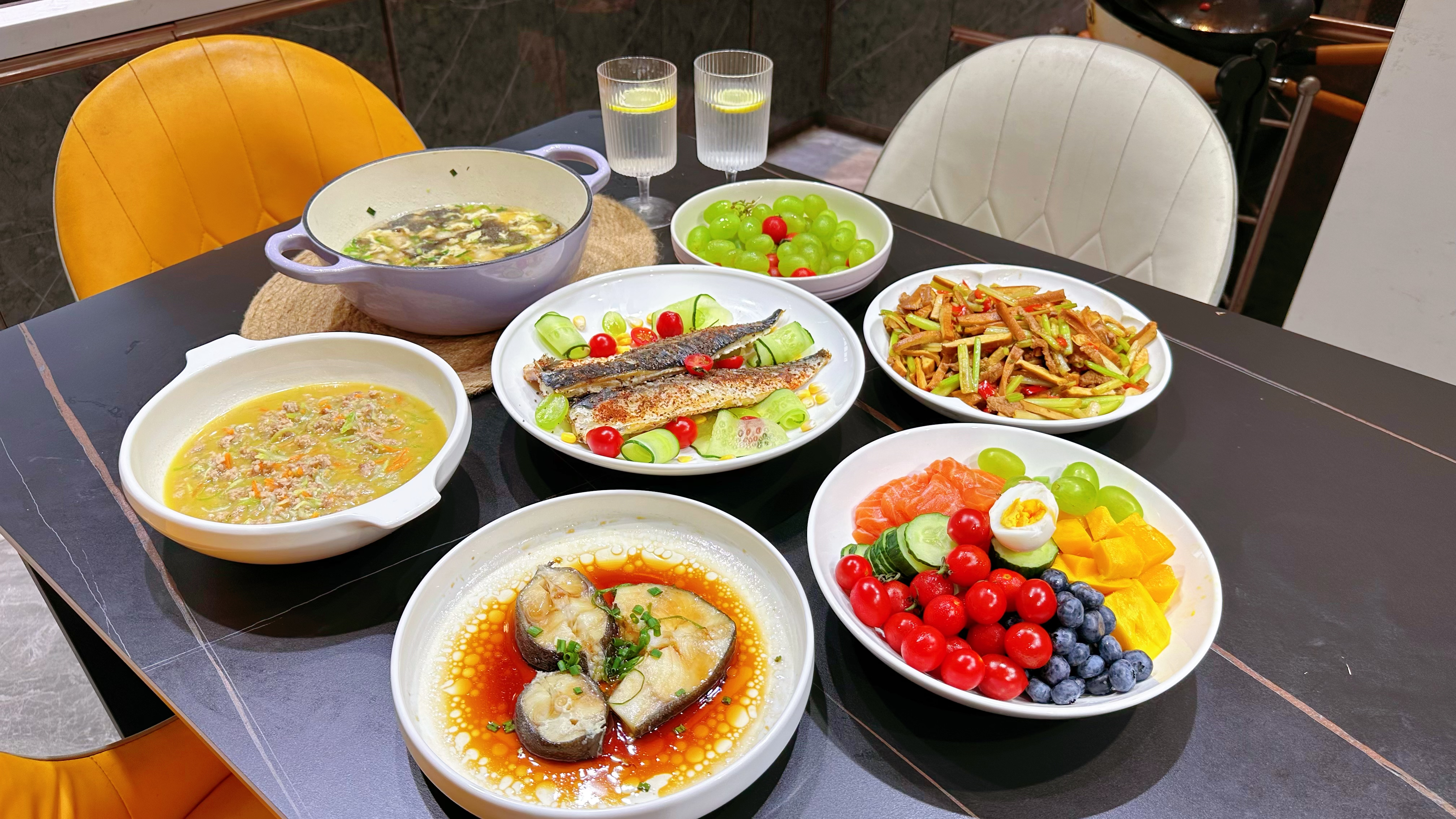 今天领工资了,花200元做了一顿大餐,三文鱼料理这样做太好吃了
