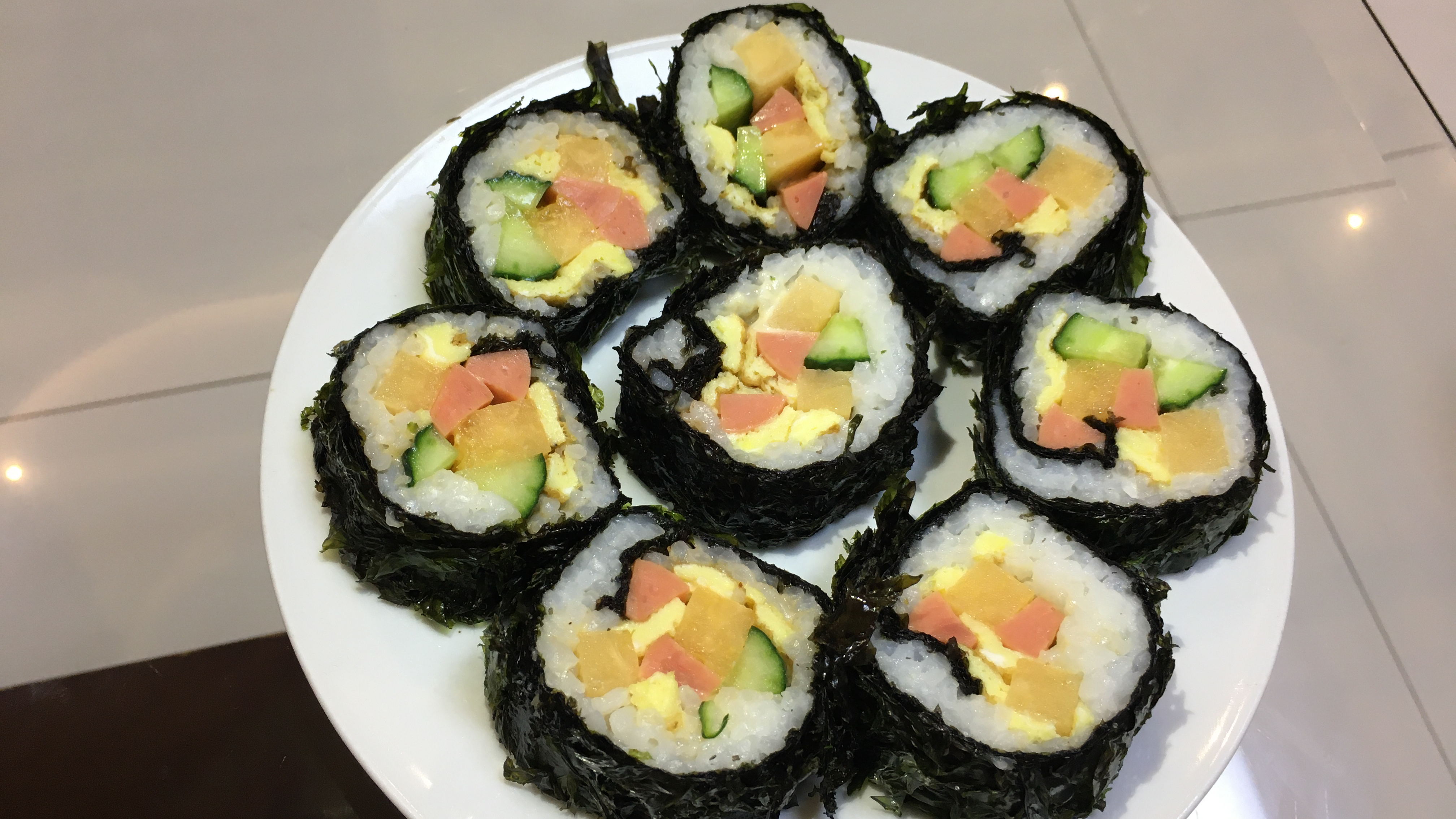 寿司别在外面买了,教你在家轻松做,这样搭配营养又美味,还省钱