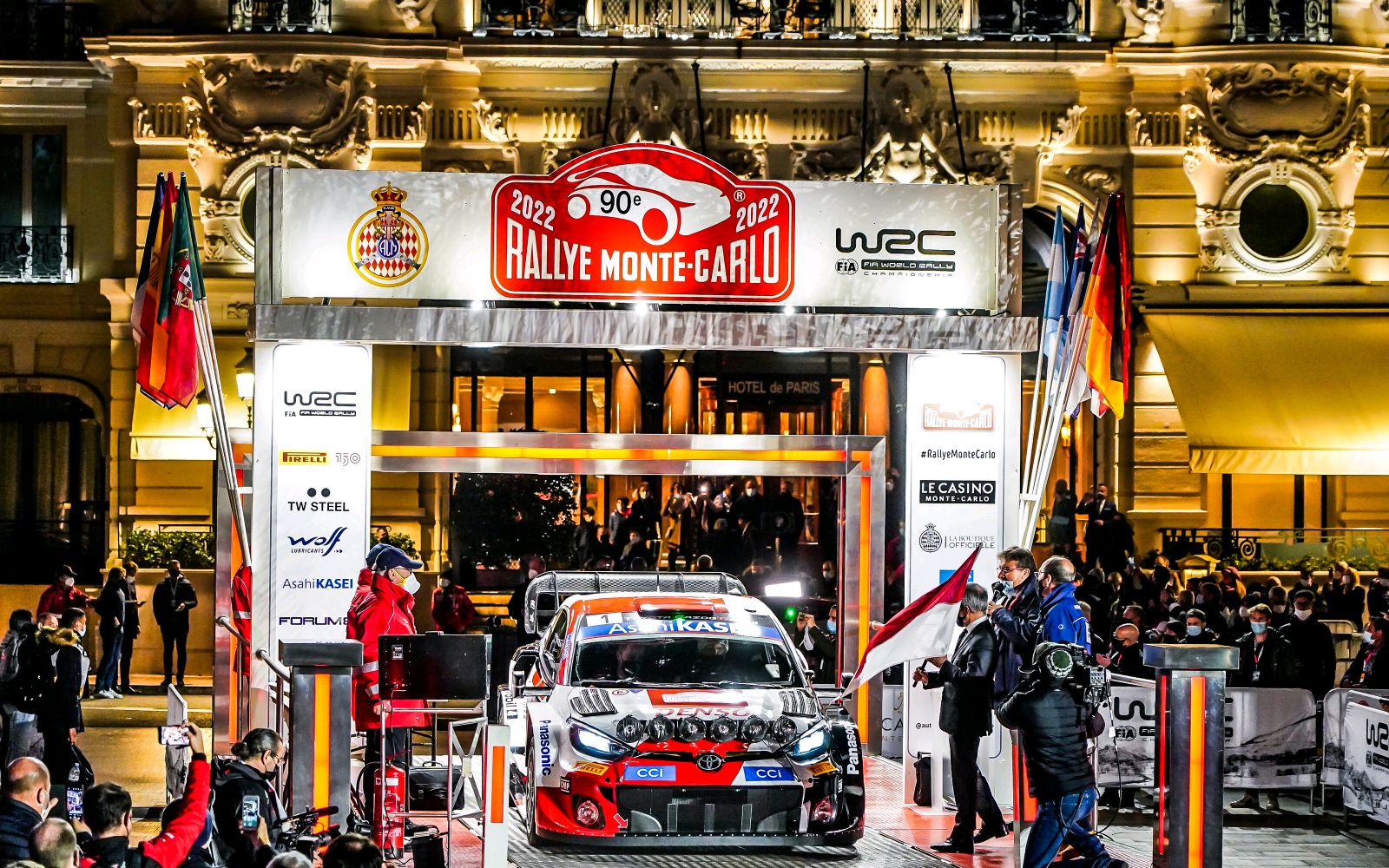 "路霸"勒布赢下2022赛季wrc蒙特卡洛拉力赛冠军,年轻车手汗颜