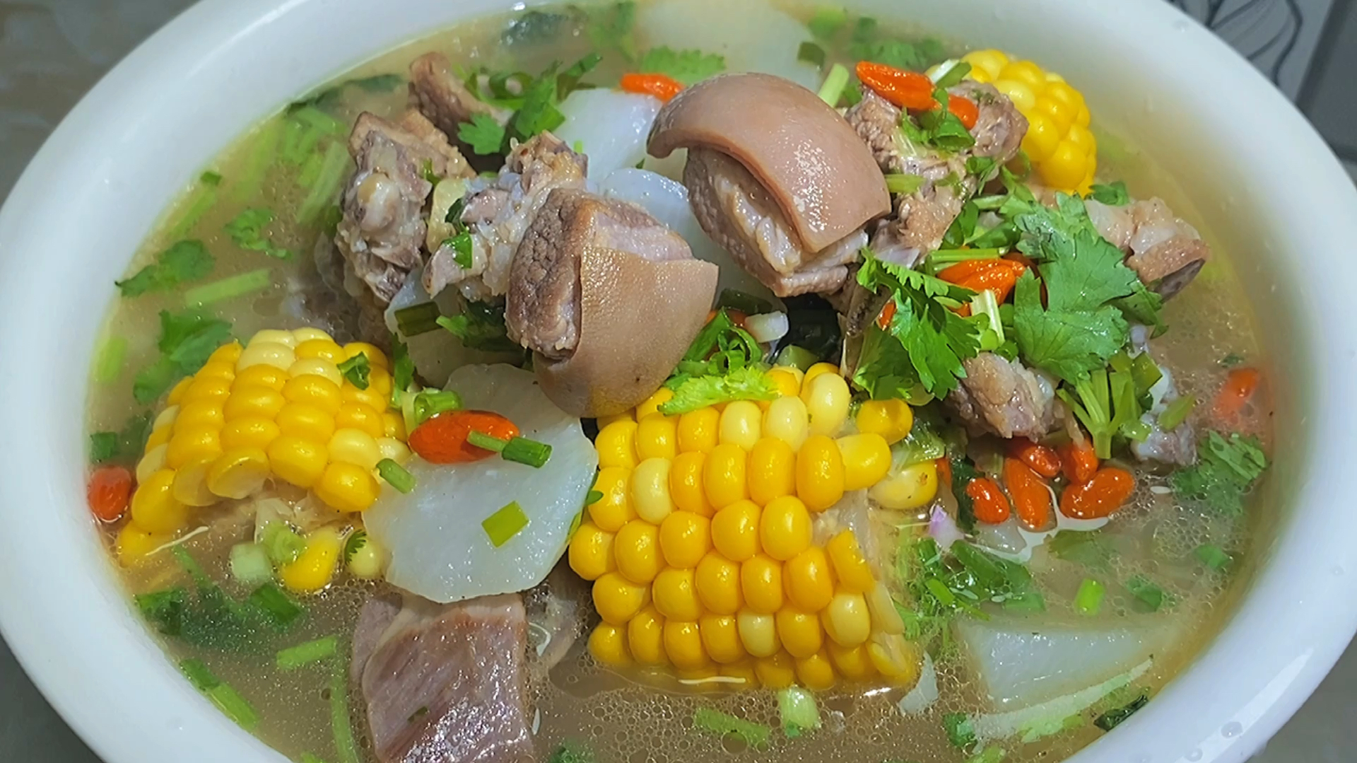 “清汤羊肉煲”如何做到汤鲜肉香,没有骚味,这几个步骤你看好了