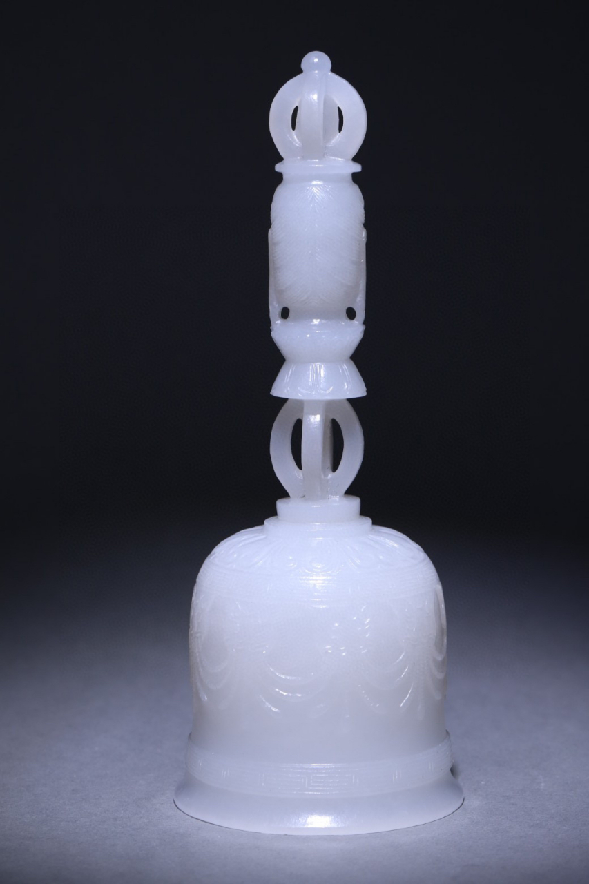 清 和田玉法器 长14厘米.宽5.2厘米.柄宽1.8厘米.重137.3克