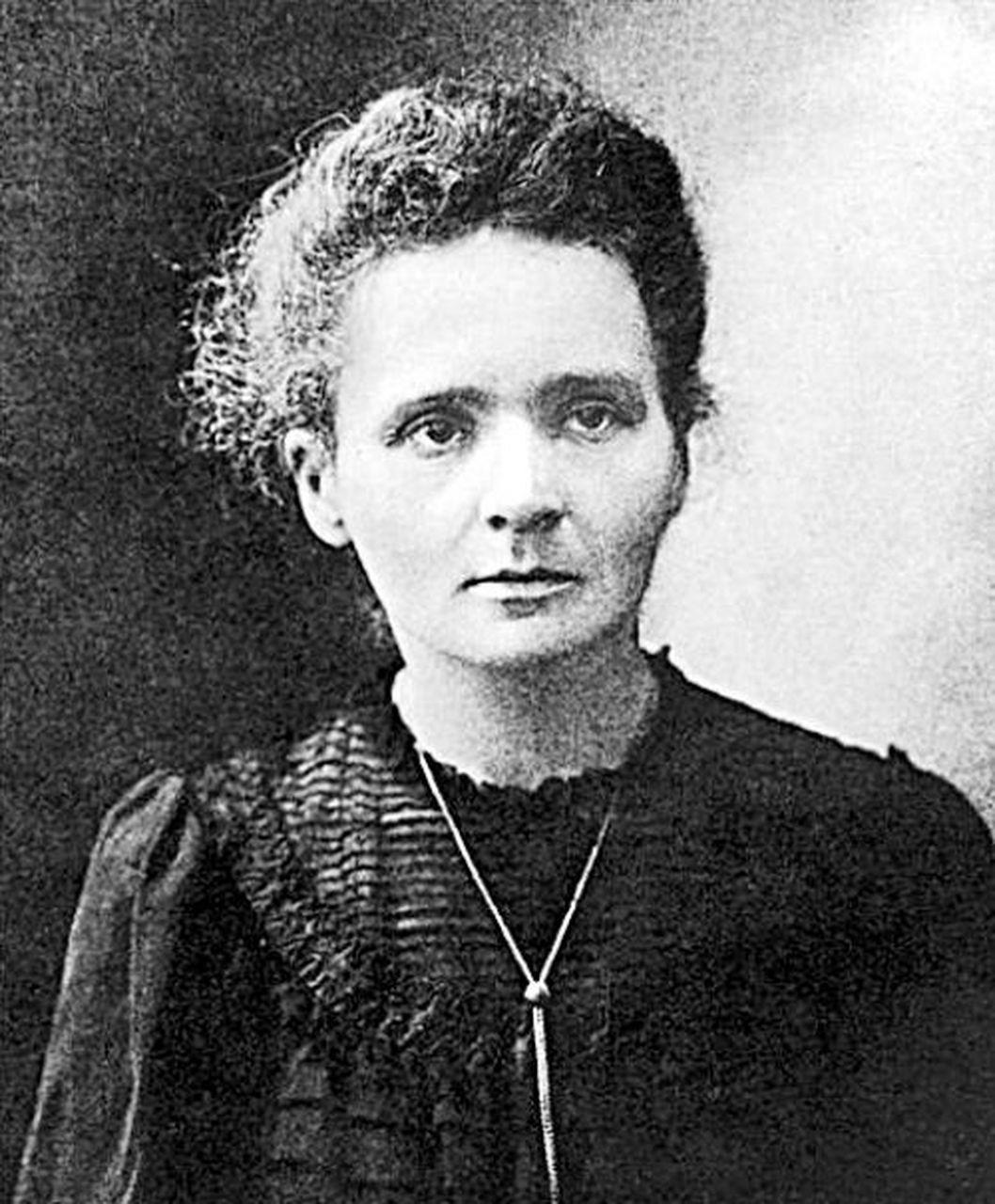 1911年,45岁的居里夫人写给40岁郎之万的情书被媒体曝光.