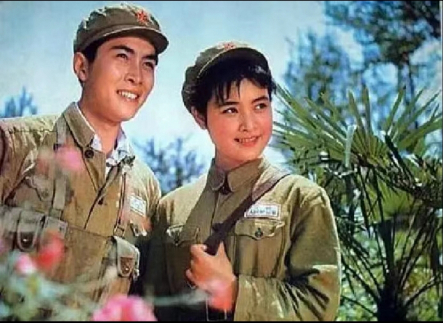 当年电影《小花》主演,唐国强,刘晓庆,陈冲45年后重聚!