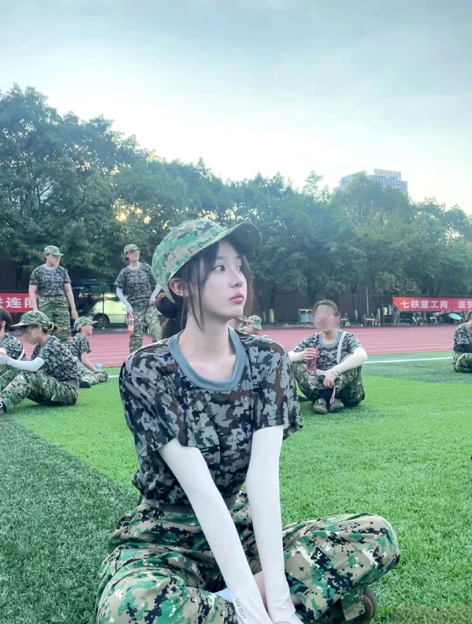 军训的女大学生,这颜值未来可期