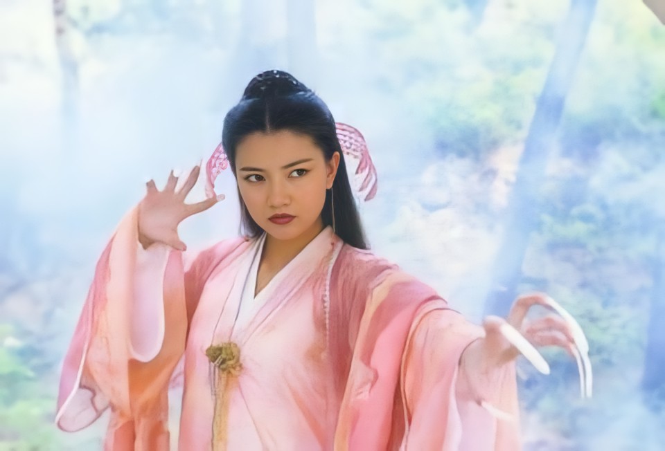 黄衫女是杨过后人,为何不帮周芷若,反而帮张无忌