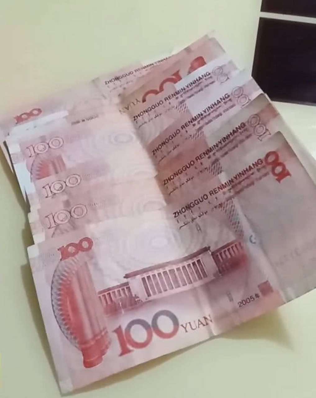 银行取了800元现金去购物,超市竟然说是假币,直接给没收了!