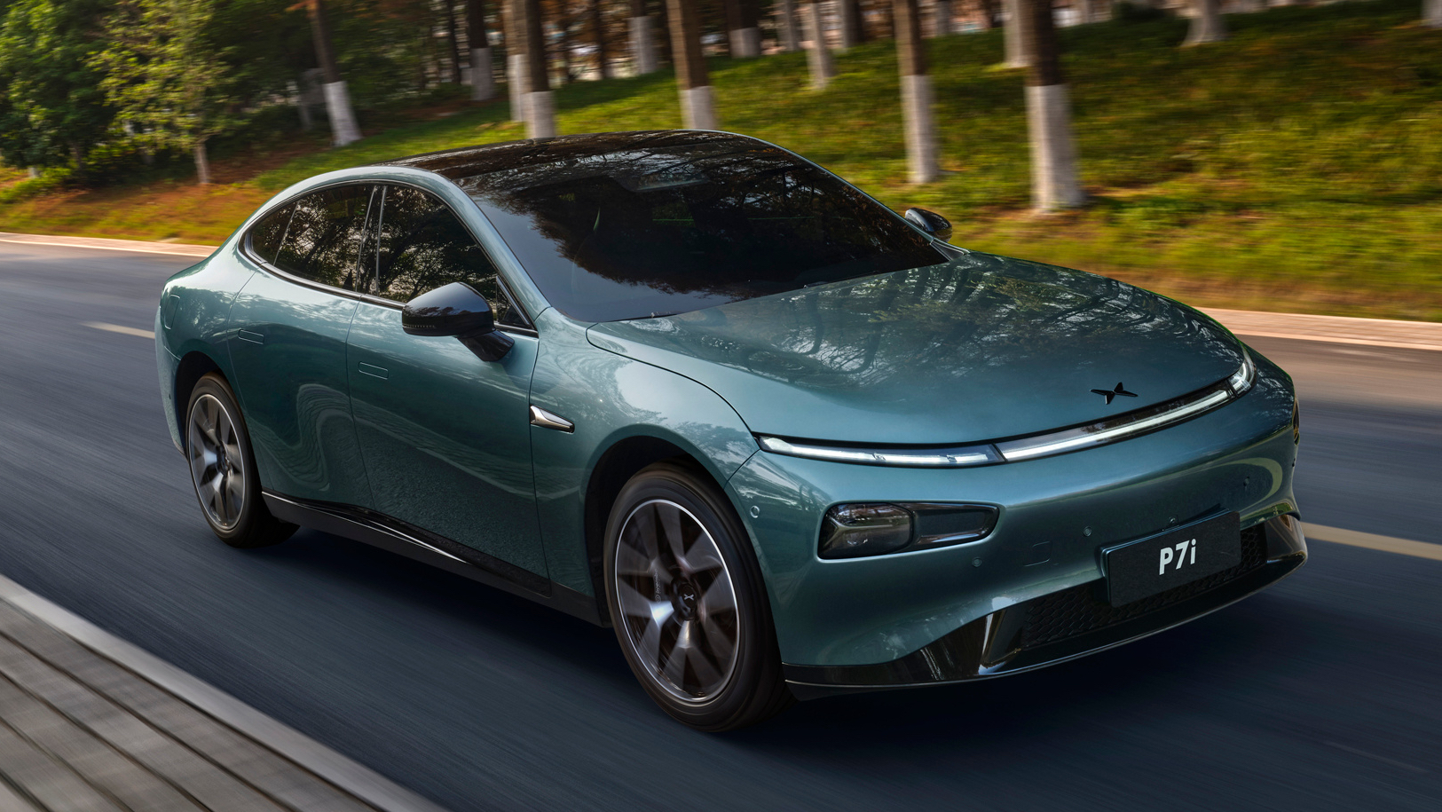 小鹏p7i新车型上市,降低购买门槛,续航550公里,你会选择吗