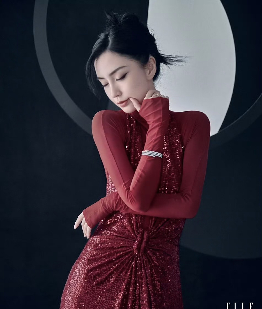 杨颖封面杂志写真,身着长裙美杜莎造尽显沉静优雅 676767.