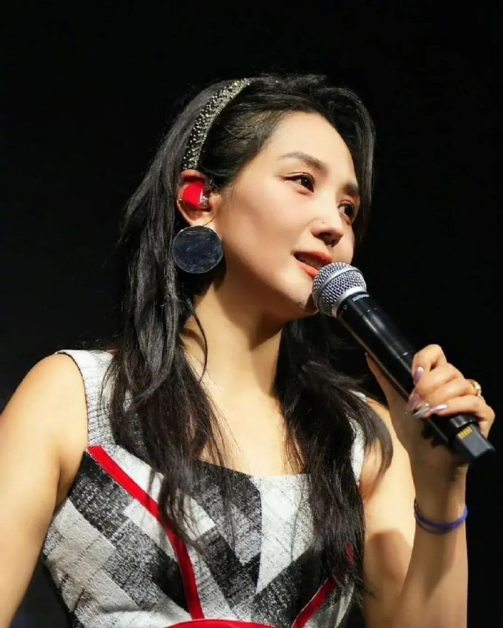 何洁就差个身高 光看脸颜值在线