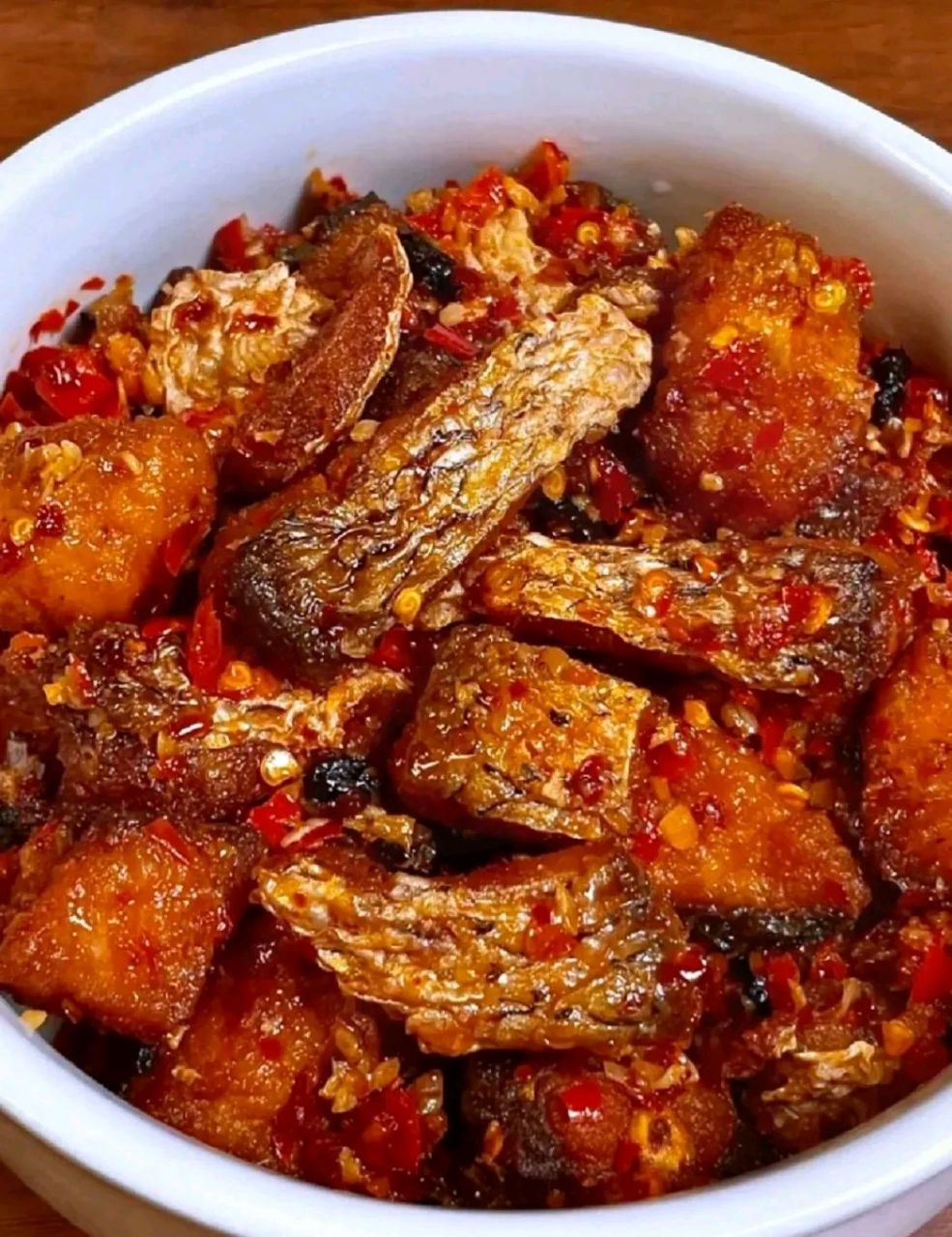 今天做了个我们湖南人最爱吃的香辣酒糟鱼,外焦里嫩,香辣入味,满满的