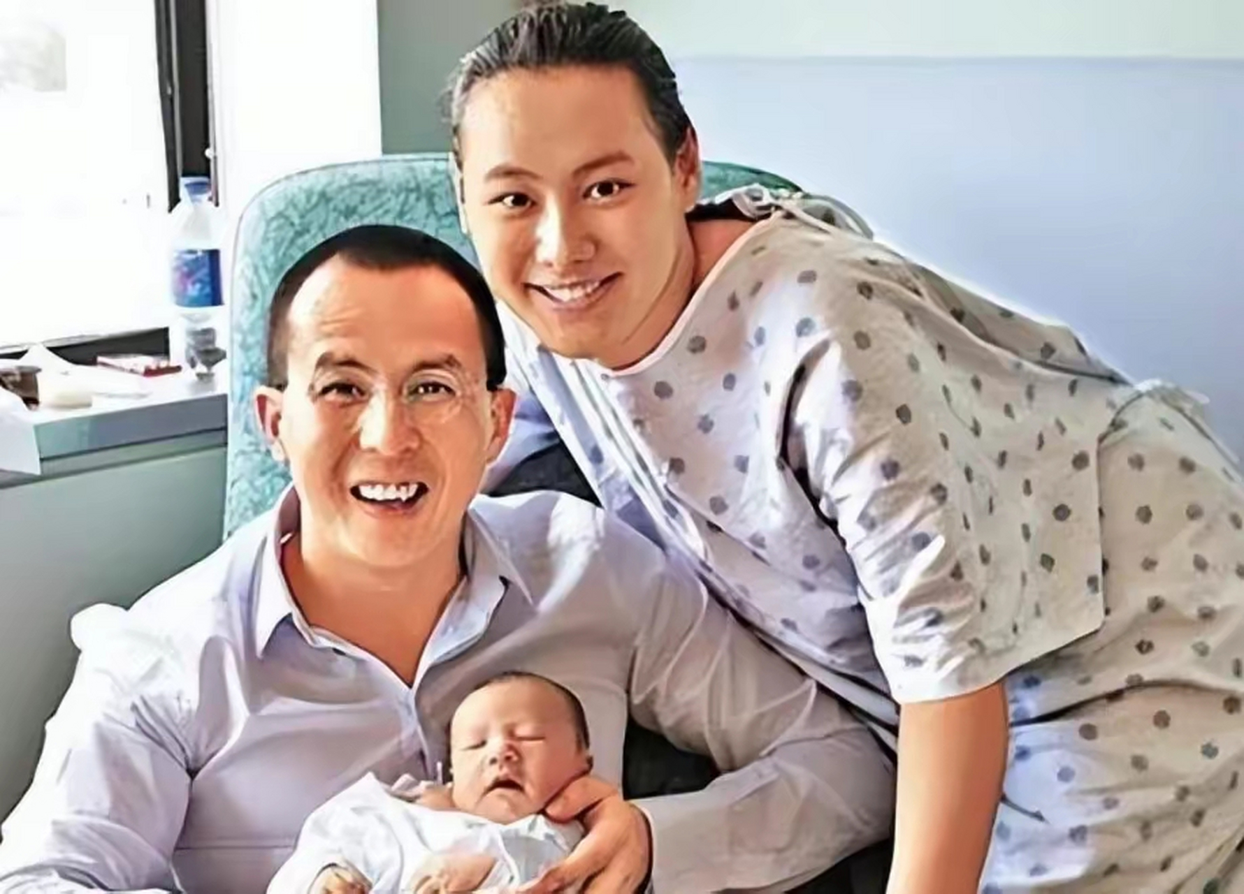 曝梁洛施李泽楷低调复合,共乘豪车相互依偎,上亿财产都留给女方#娱乐