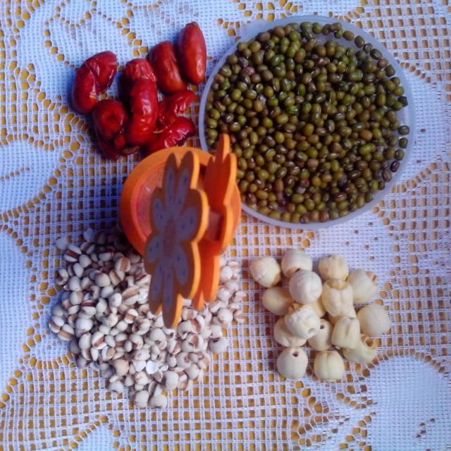 绿豆薏米莲子粥,口感软嫩顺滑,早餐喝一碗暖暖的