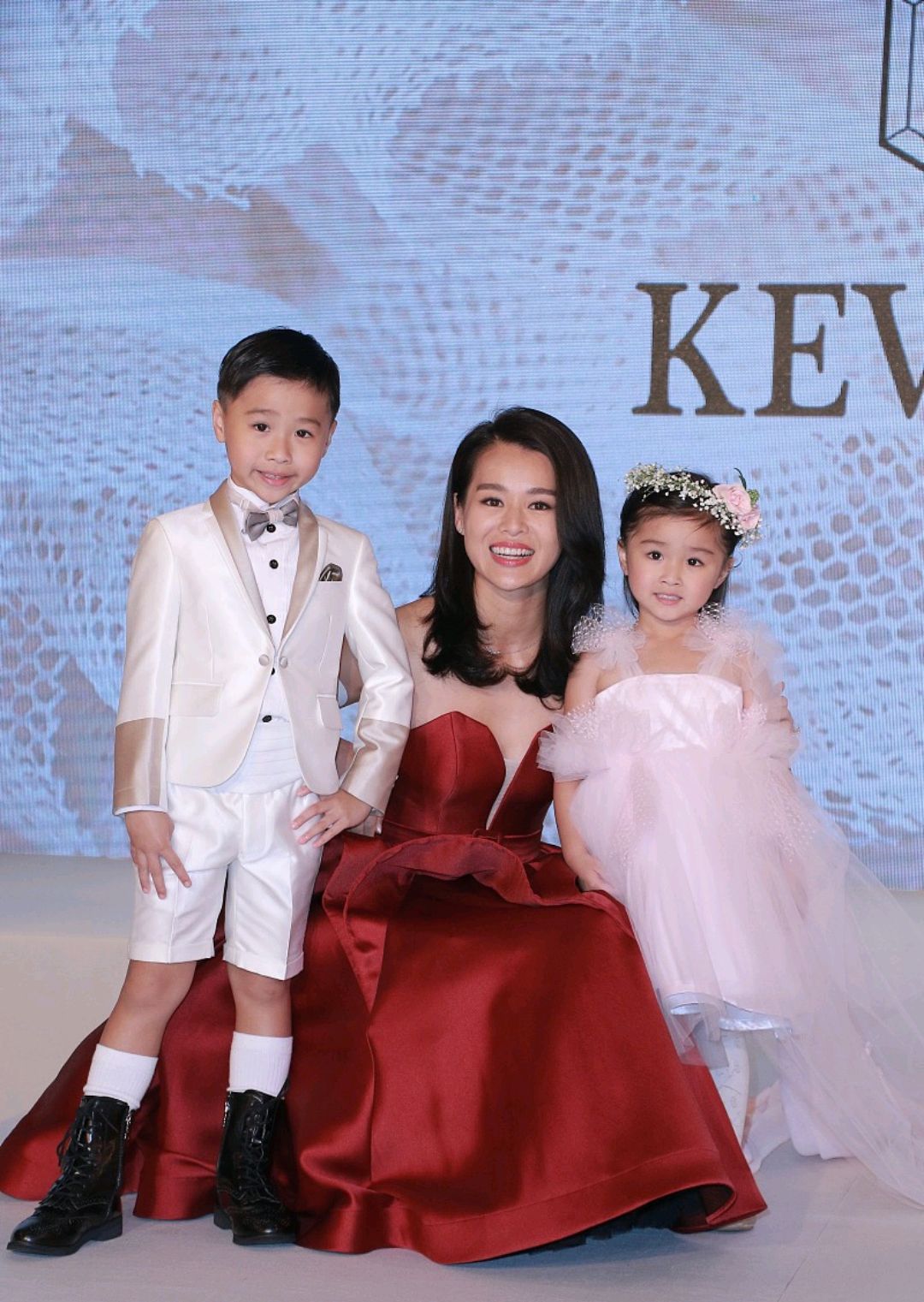 胡杏儿成功怀三胎,满满的爱,有爱的家是孩子成功的摇篮