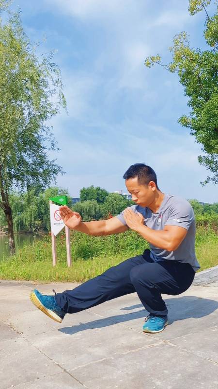 叶问蹲突然大火,也来挑战一下,现丑一蹲!