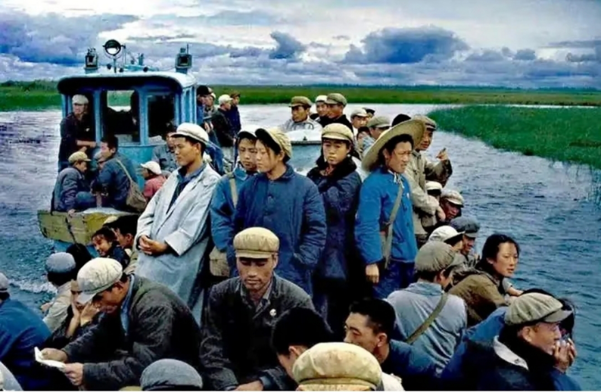 历史老照片,1968年,去北大荒的知青,摄影师:翁乃强.