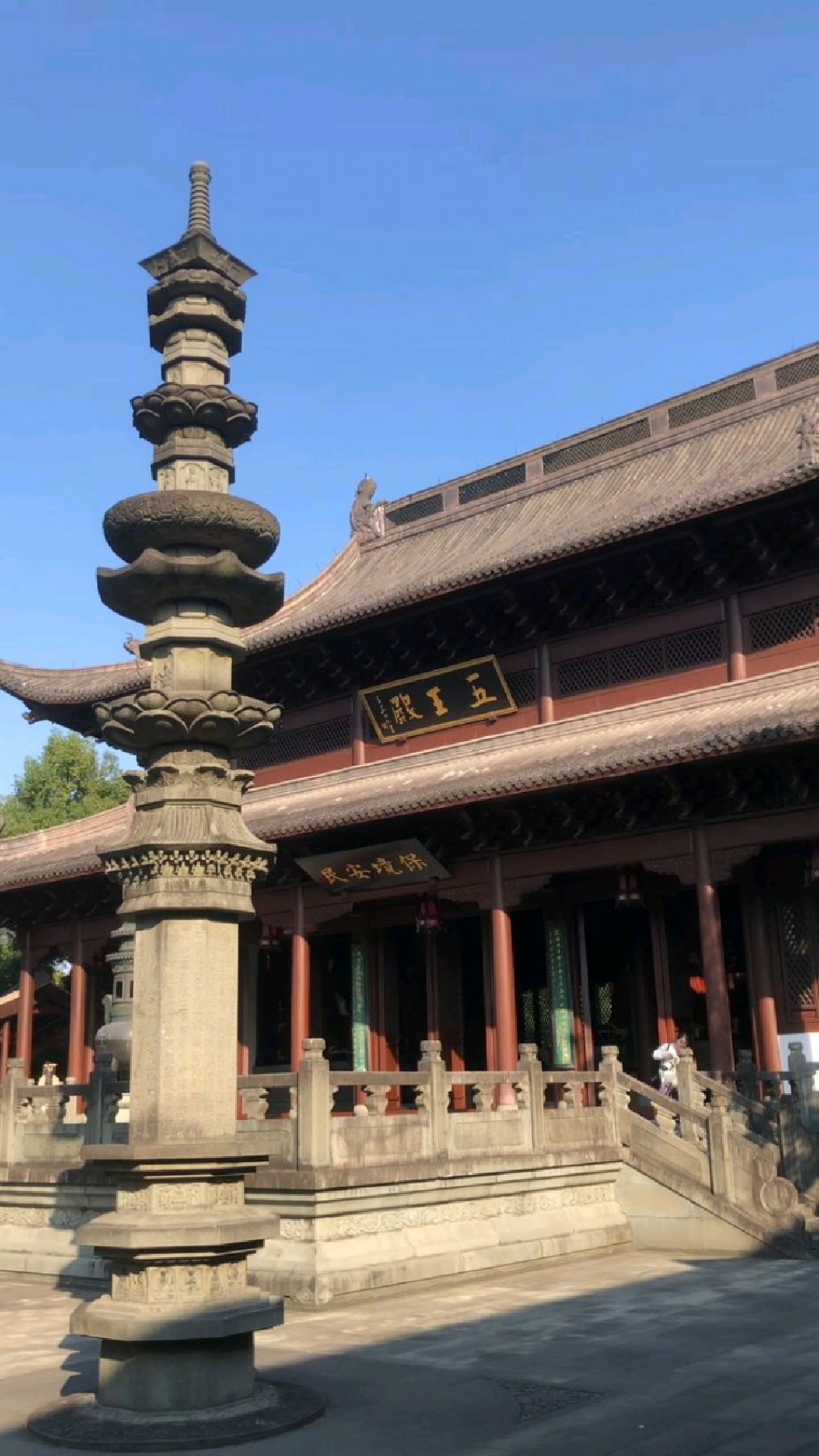 空闲了,来杭州钱王祠寻觅历史,瞻仰三世五王吧,还能看到千古家训!