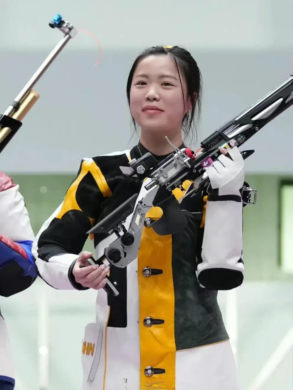 射击运动员杨倩,被人围攻了