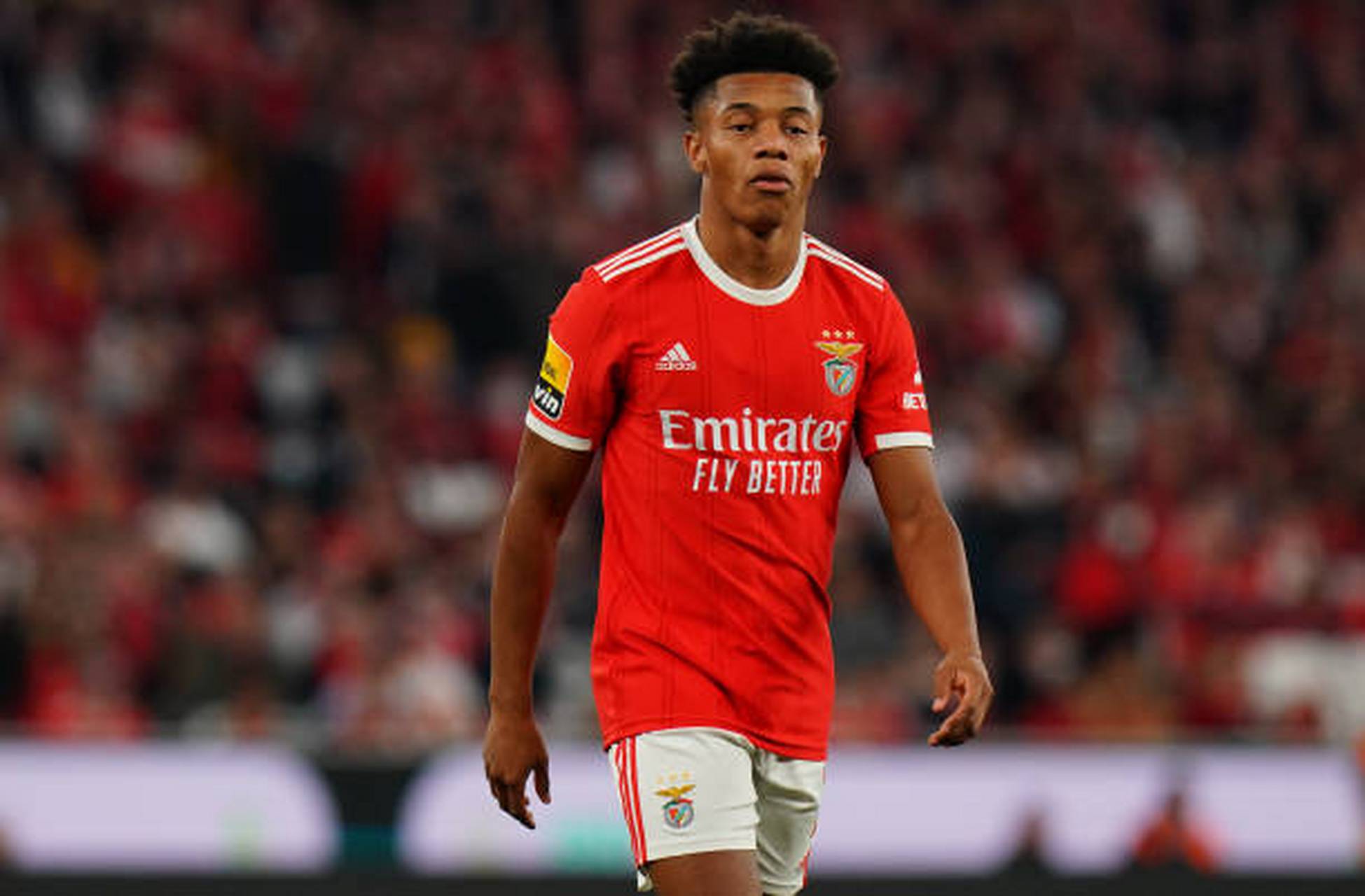 马里奥点射首开记录,大卫.内雷斯终场前利用对方后卫失误锁定胜局