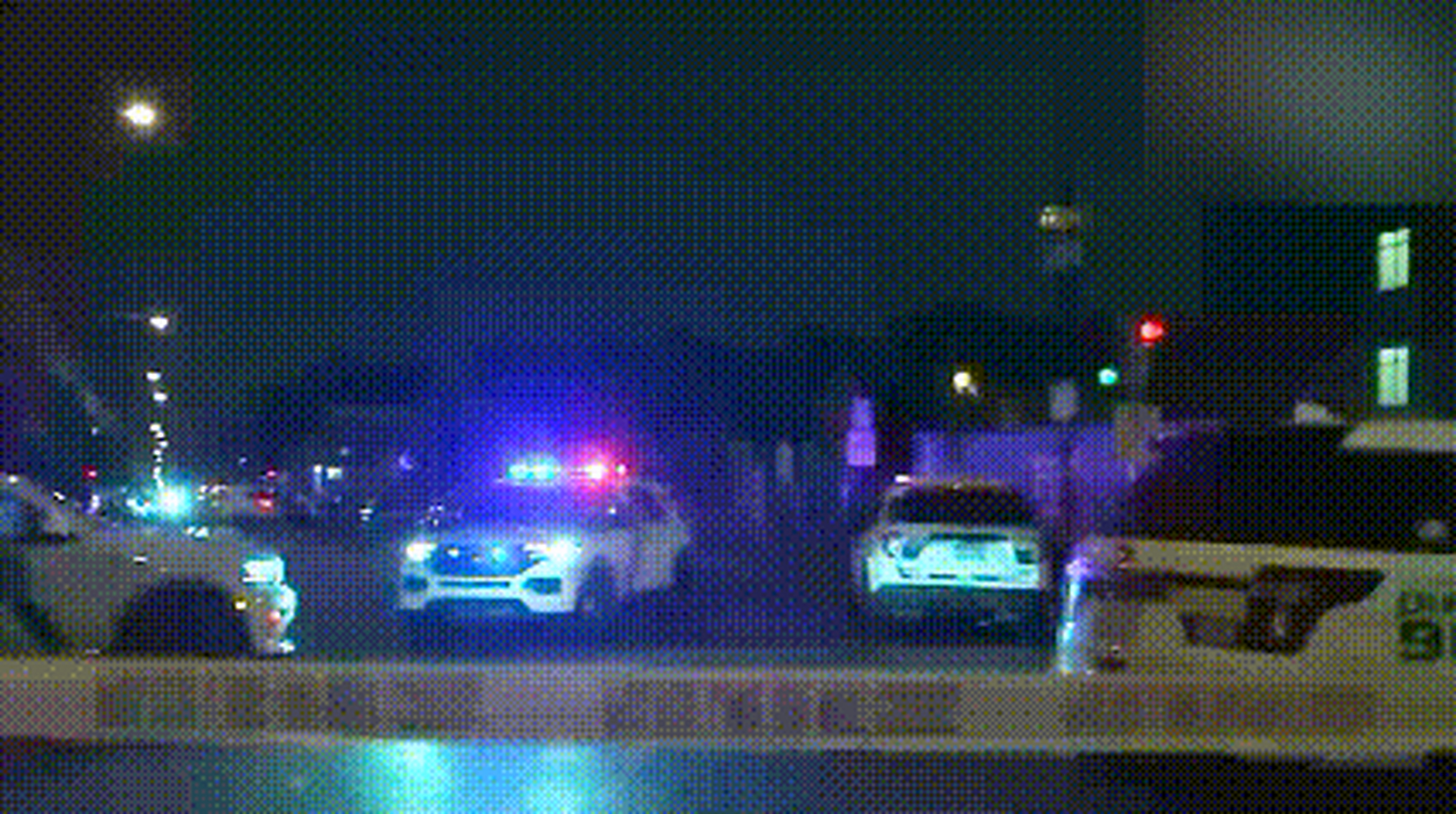 美国费城枪击案至少4死, 枪手穿防弹背心, 当街扫射.