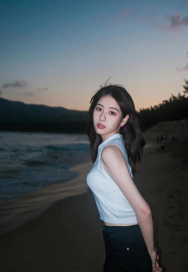 美女主播李秋瞳