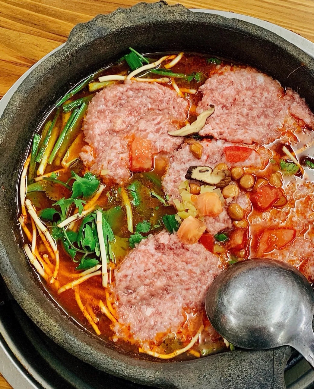 贵州安顺地方特色火锅—夺夺粉