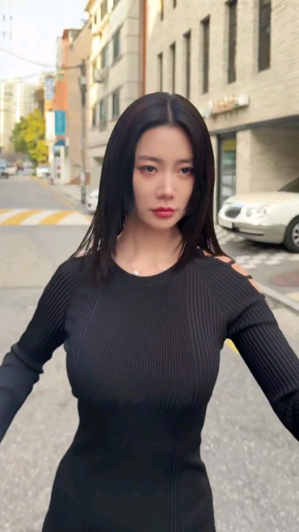 克拉拉行走的大长腿